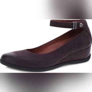 Dansko Mary Jane's size 37 Waterproof!